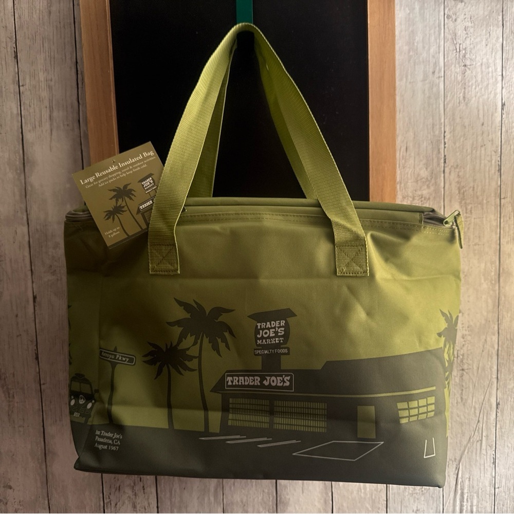 Trader Joes Limited Edition Insulated Bag Full Size! Rare Color!